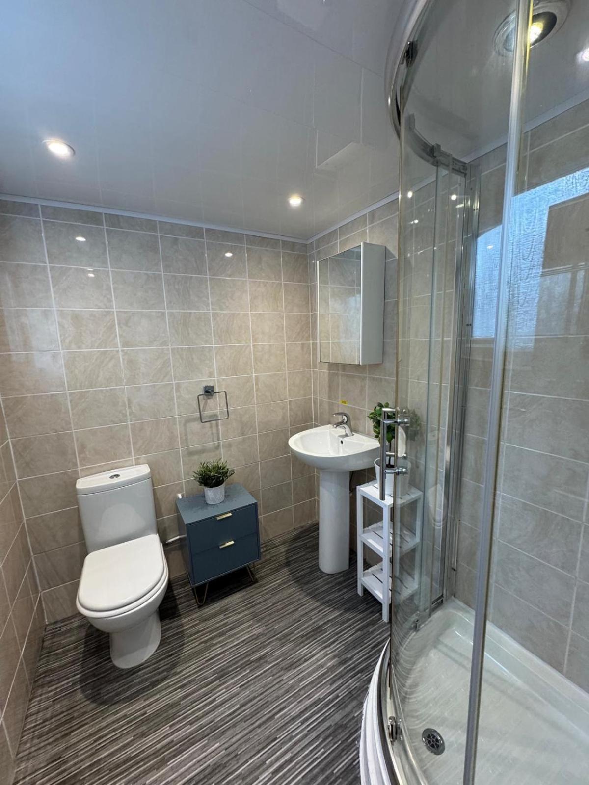 45 The Square Apartments, * Scarborough
